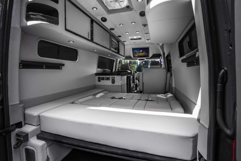 A Quiet Luxe: The Ultimate Luxury SUV Experience A Quiet Luxe: The Ultimate Luxury SUV Experience