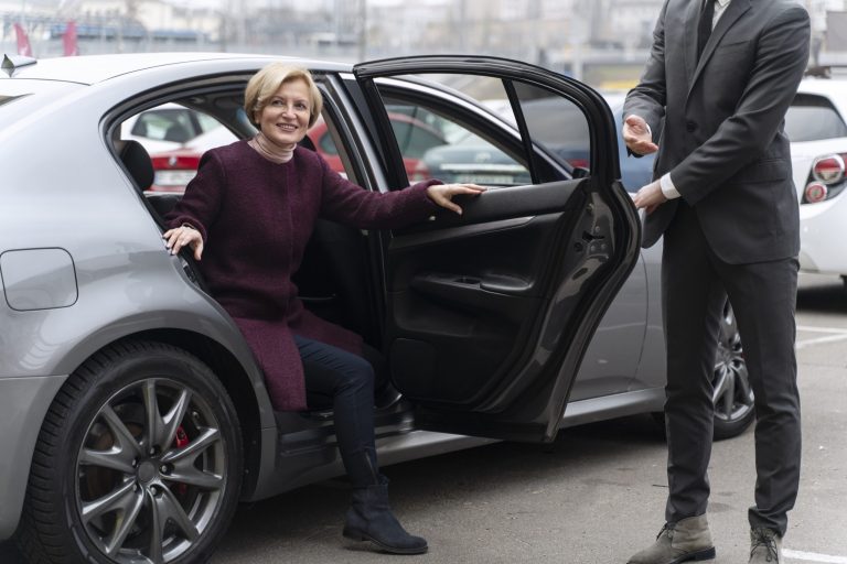 Reliable Luxury Airport Transfers for a Seamless Journey