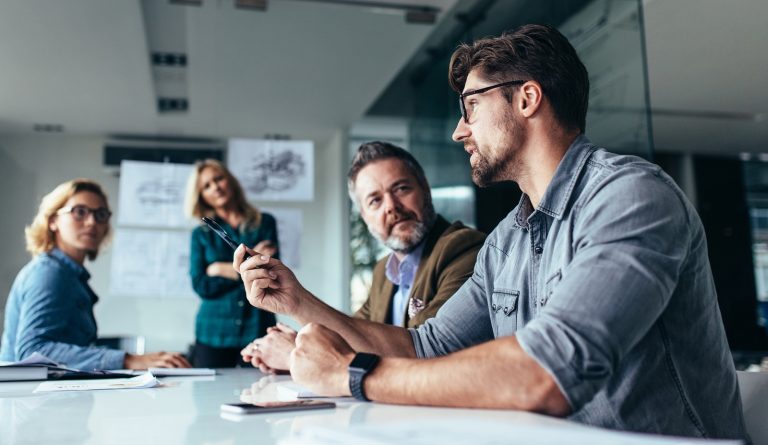 Smart assistants for modern operations: boosting efficiency with AI helpers