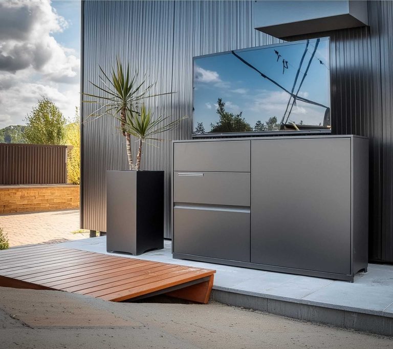 Adjustable Workstations: Elevate Your Day with a Smooth Electric Desk
