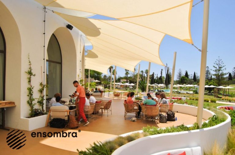 Sombrilla tensada para exteriores en Málaga: estilo y protección Sombrilla tensada para exteriores en Málaga: estilo y protección