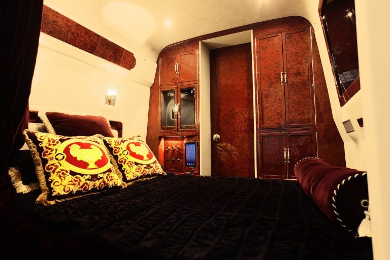 Discover the Dream: Luxury Lounge in a Sprinter van Discover the Dream: Luxury Lounge in a Sprinter van
