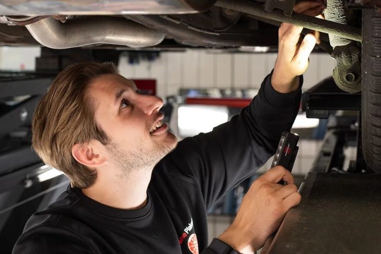Schadensermittlung beim Fahrzeug: So hilft ein Gutachten